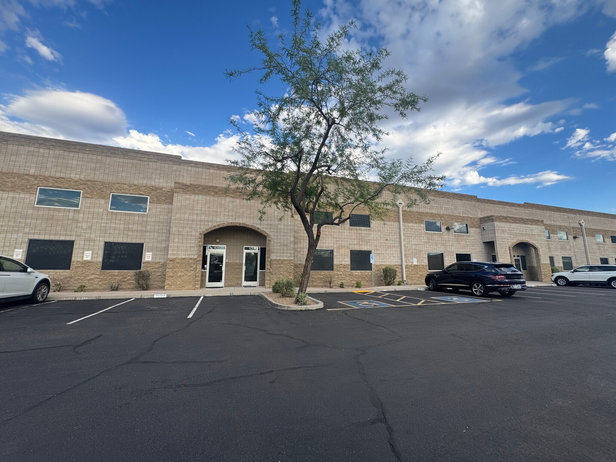 1745 W Deer Valley Rd, Phoenix, AZ à vendre Photo de l’immeuble– Image 1 sur 7