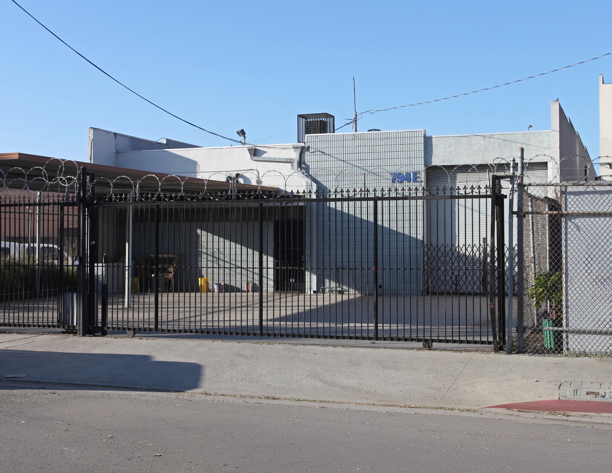 794 E 18th St, Los Angeles, CA à vendre Photo de l’immeuble– Image 1 sur 4