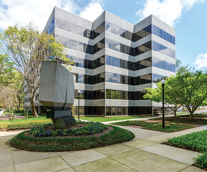 2302 Parklake Dr, Atlanta, GA à louer - Photo de l’immeuble – Image 1 sur 5