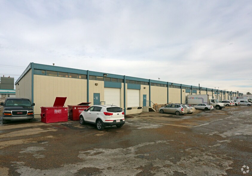 14705-14741 123 Av NW, Edmonton, AB à louer - Photo de l’immeuble – Image 3 sur 4