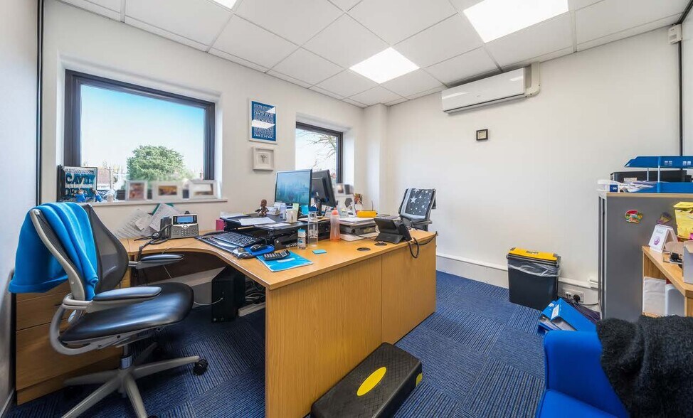 614 Reading Rd, Wokingham à vendre - Photo intérieure – Image 2 sur 10