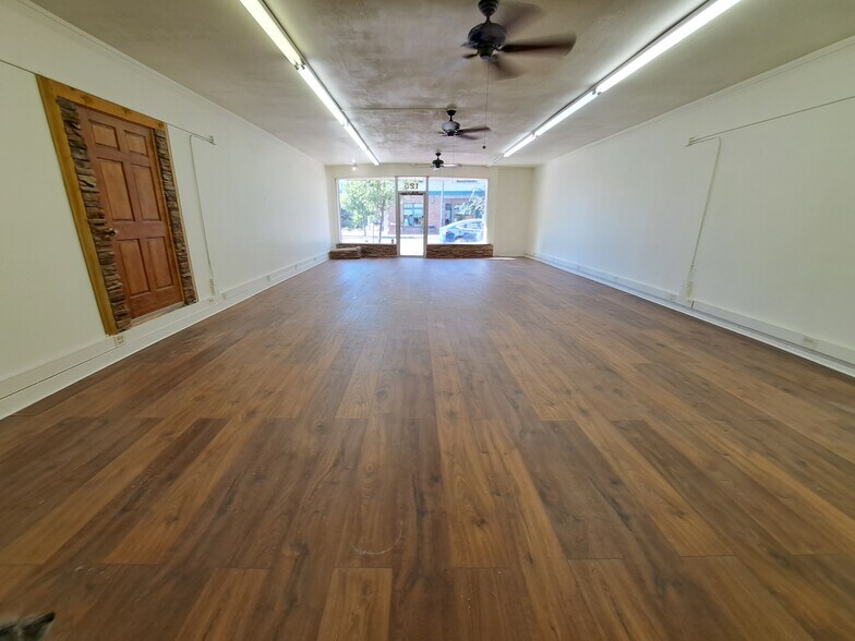 125 Commercial St, Portola, CA à vendre - Photo de l’immeuble – Image 3 sur 7