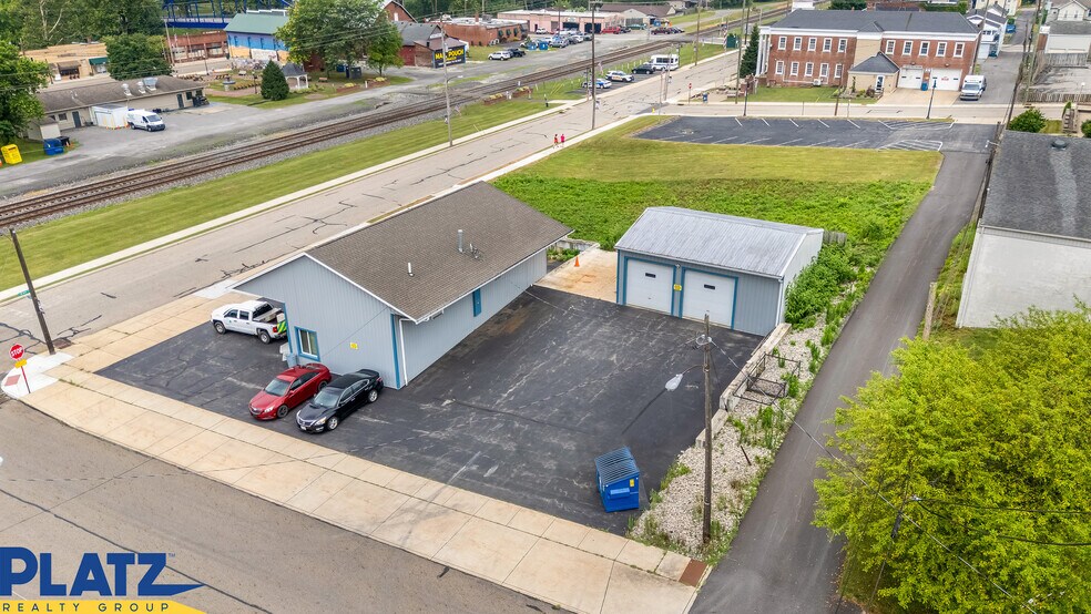 230 E Liberty St, Lowellville, OH à vendre - Photo de l’immeuble – Image 1 sur 8
