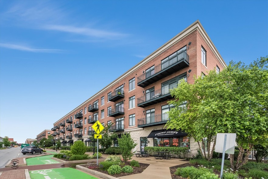 160 S River St, Aurora, IL à louer - Photo de l’immeuble – Image 1 sur 25