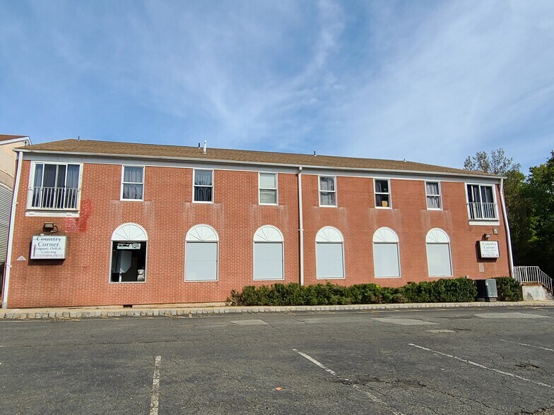 340 S Branch Rd, Hillsborough, NJ à louer - Photo de l’immeuble – Image 1 sur 16