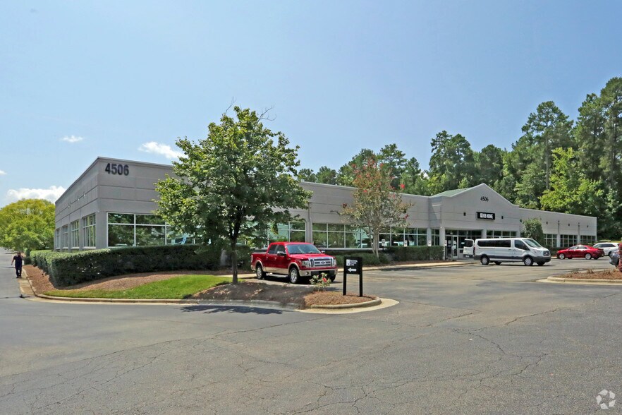 4506 S Miami Blvd, Durham, NC à louer - Photo principale – Image 1 sur 17