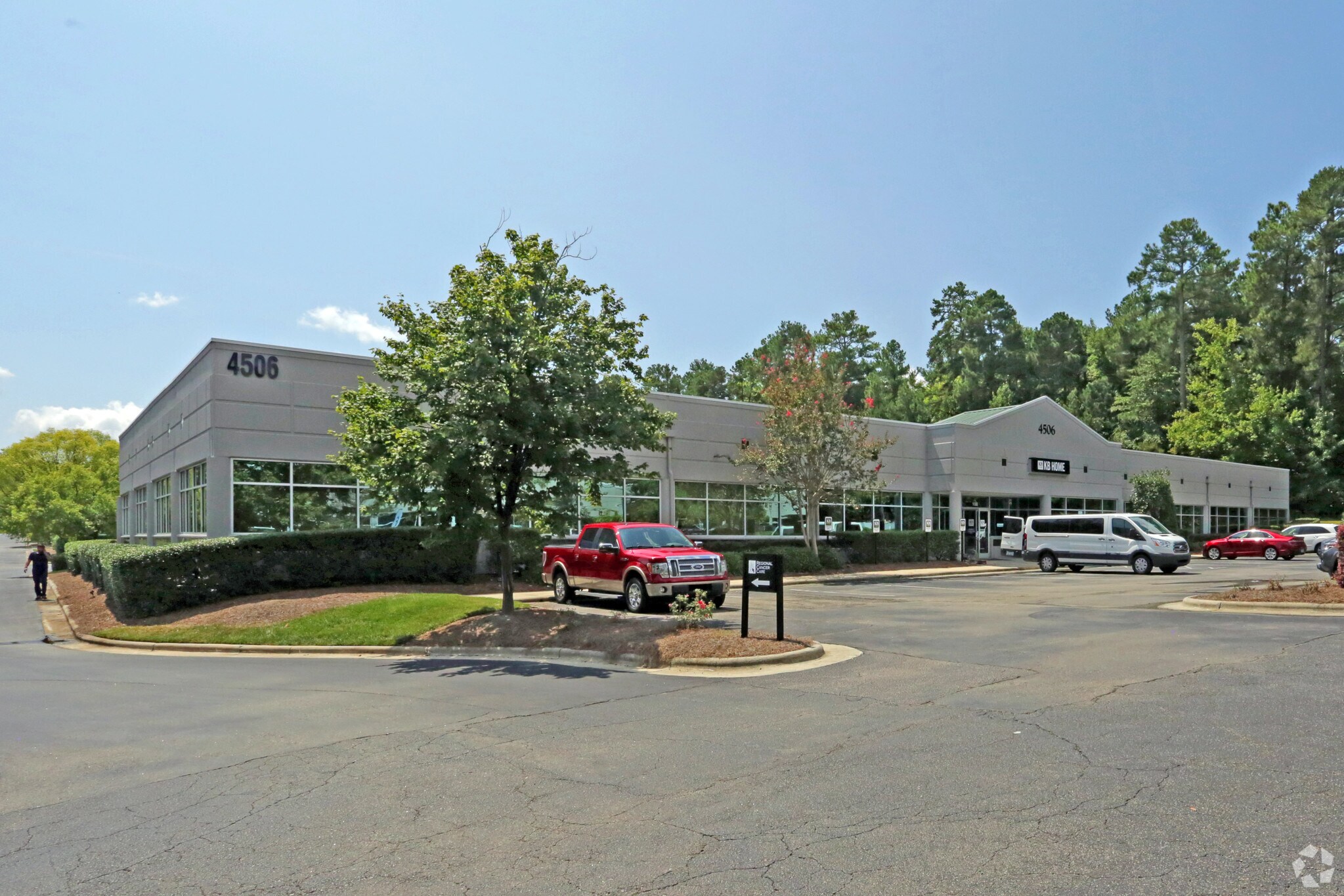 4506 S Miami Blvd, Durham, NC à louer Photo principale– Image 1 sur 18
