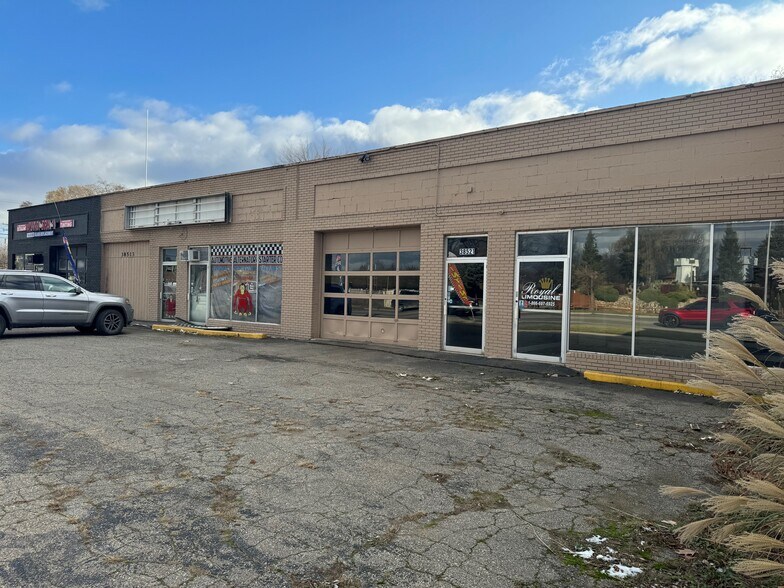38505-38521 Ford Rd, Westland, MI à louer - Photo principale – Image 1 sur 5
