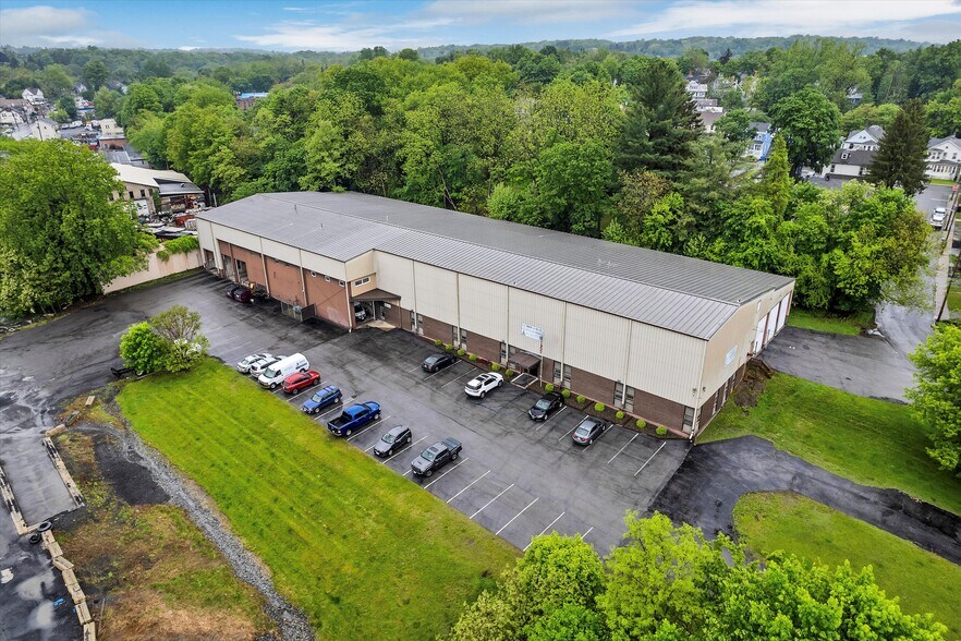 11-25 Harding St, Middletown, NY à vendre - Photo de l’immeuble – Image 3 sur 17