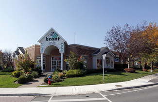 Plus de détails pour 892 Brant St, Burlington, ON - Local commercial à vendre