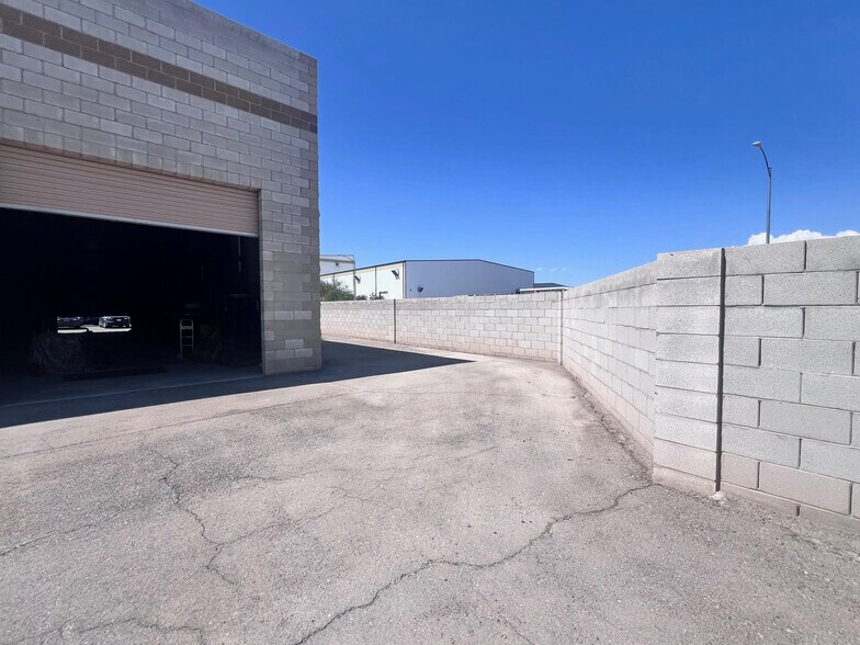 2952 Marco St, Las Vegas, NV à louer - Photo de l’immeuble – Image 2 sur 7