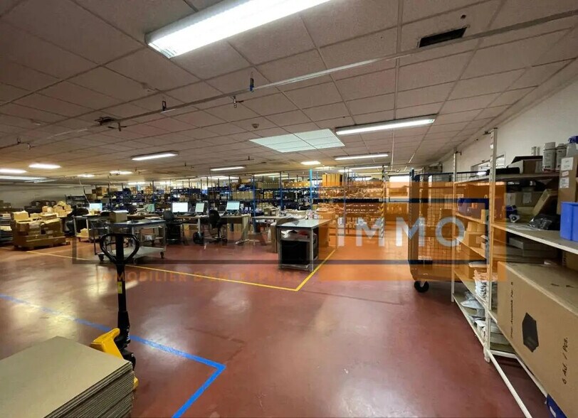 Industriel/Logistique dans Saint-Thibault-des-Vignes à louer - Photo intérieure – Image 3 sur 5