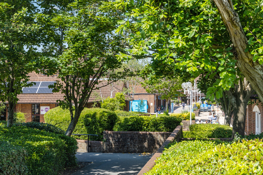Chineham Centre, Chineham à louer - Photo de l’immeuble – Image 3 sur 36
