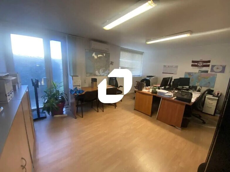 Bureau dans SAINT-JEAN-D'ILLAC à louer - Photo de l’immeuble – Image 3 sur 5