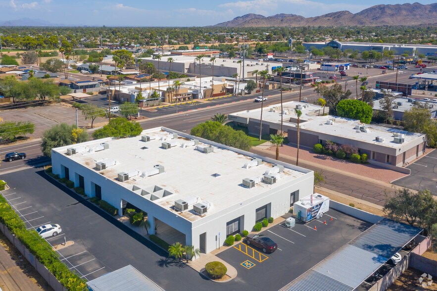 12406 N 32nd St, Phoenix, AZ à louer - Photo de l’immeuble – Image 3 sur 4