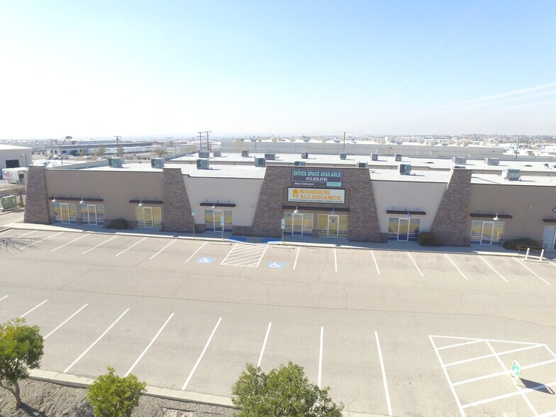 11500 Pellicano Dr, El Paso, TX à louer - Photo de l’immeuble – Image 3 sur 38