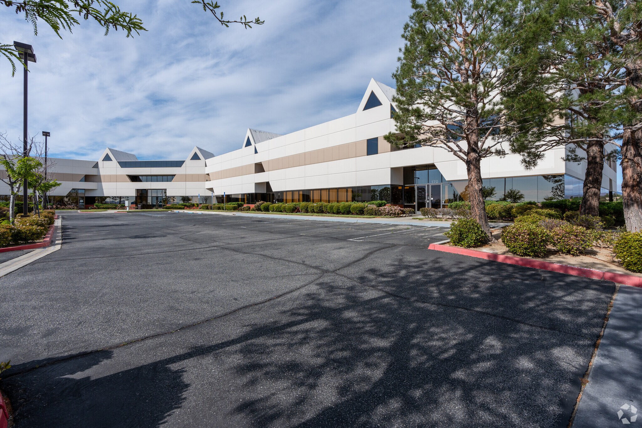 39959 Sierra Hwy, Palmdale, CA à louer Photo principale– Image 1 sur 18