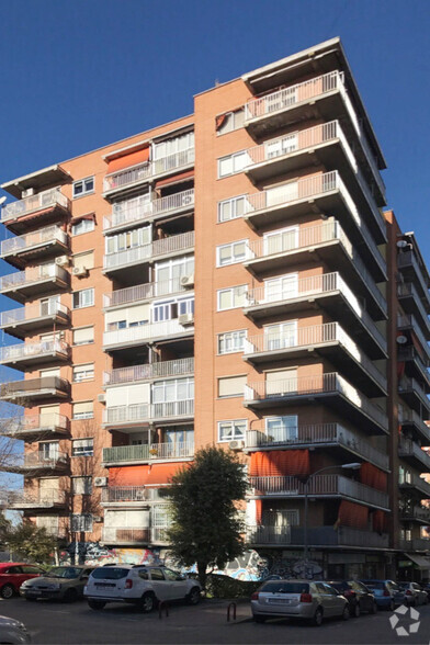 Local commercial dans Móstoles, Madrid à louer - Photo de l’immeuble – Image 2 sur 2