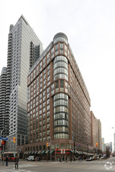 1-5 Carlton St, Toronto, ON à louer - Photo principale – Image 1 sur 5