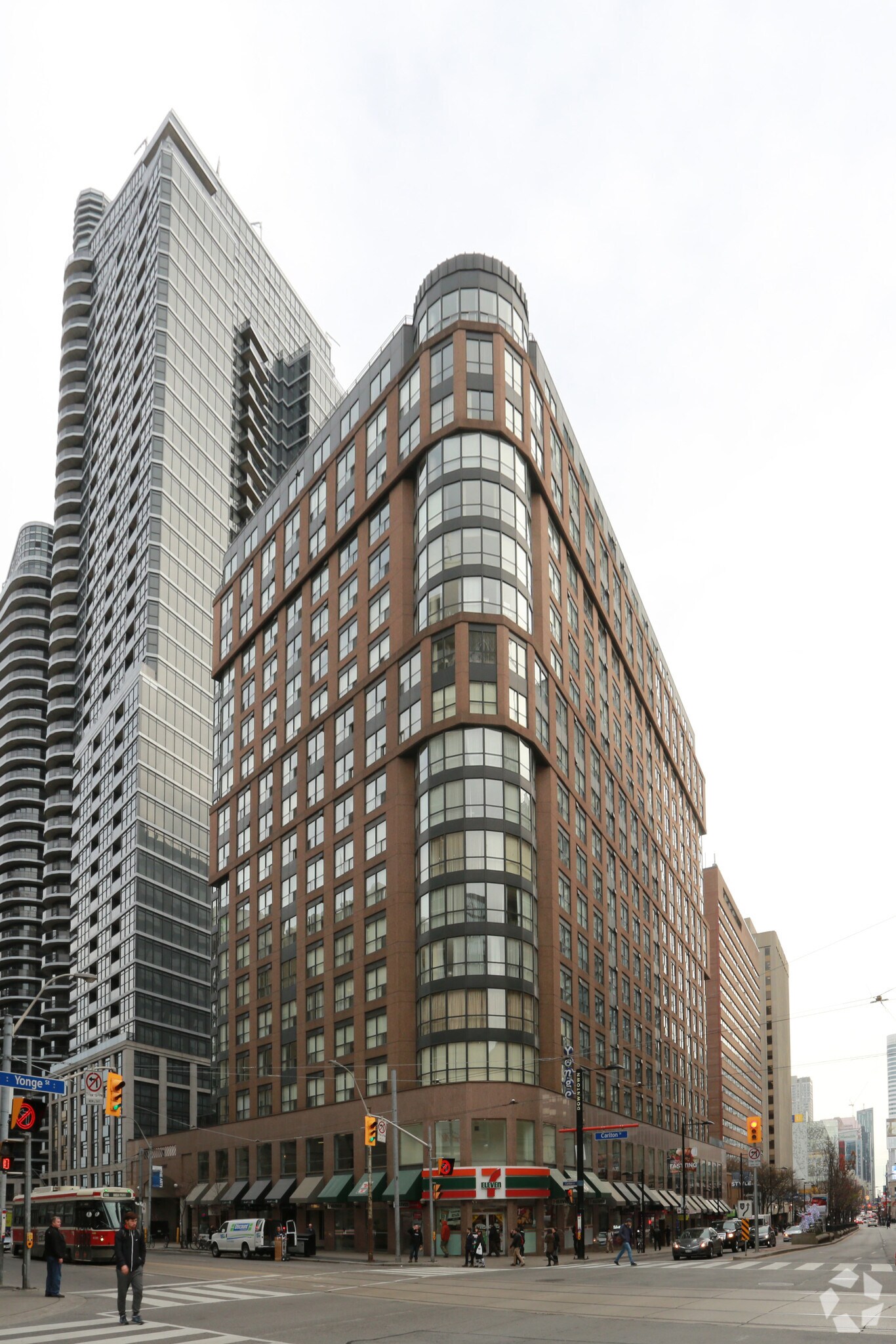 1-5 Carlton St, Toronto, ON à louer Photo principale– Image 1 sur 6