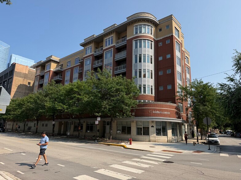657 W Fulton St, Chicago, IL à louer - Photo de l’immeuble – Image 1 sur 9