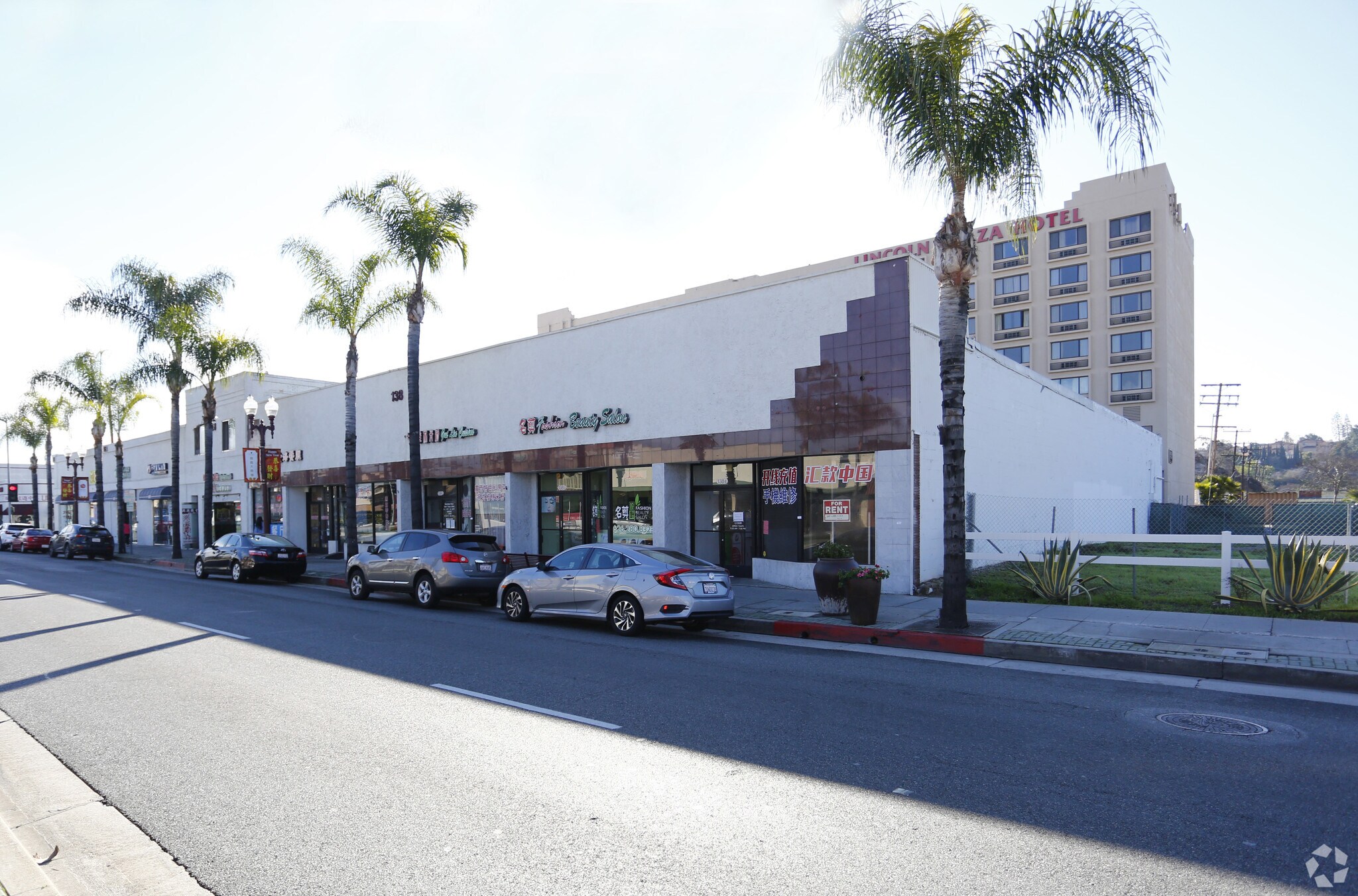 138 E Garvey Ave, Monterey Park, CA à louer Photo principale– Image 1 sur 7