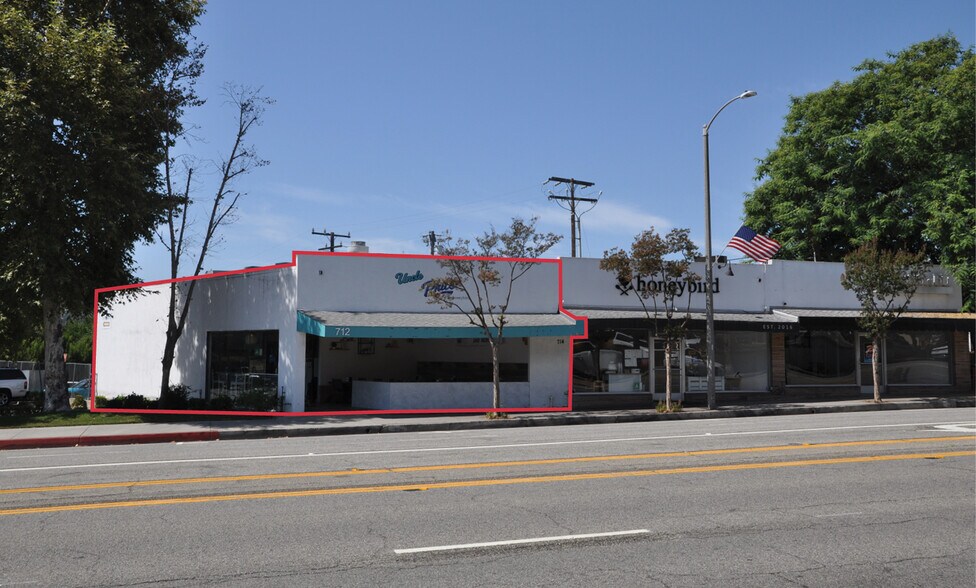 712-716 Foothill Blvd, La Cañada Flintridge, CA à louer - Photo de l’immeuble – Image 1 sur 9