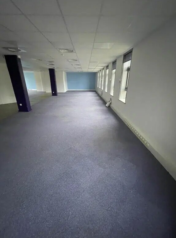 Bureau dans Rueil-Malmaison à louer Photo intérieure– Image 1 sur 11