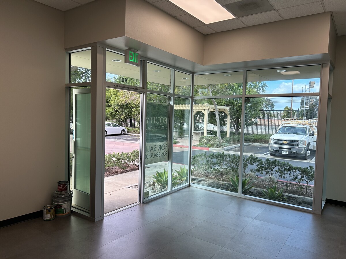 1243 Flynn Rd, Camarillo, CA 93012 - Lot 501 -  - Photo intérieure - Image 1 of 6