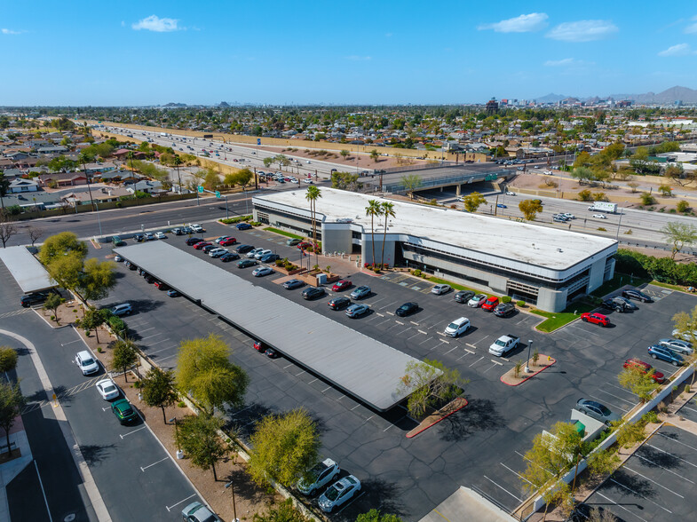 4515 S McClintock Dr, Tempe, AZ à louer - Photo de l’immeuble – Image 2 sur 15