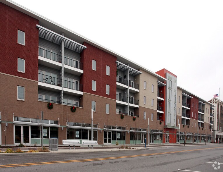 865-893 Massachusetts Ave, Indianapolis, IN à louer - Photo de l’immeuble – Image 3 sur 3