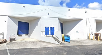 2570-2580 N Powerline Rd, Pompano Beach, FL à louer Photo de l’immeuble– Image 2 sur 5