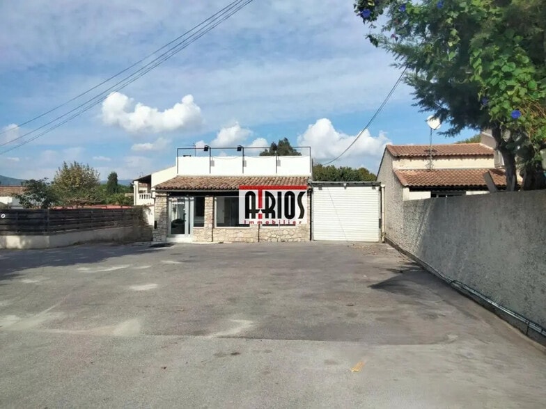 Local d’activités dans Le Pradet à louer - Photo de l’immeuble – Image 2 sur 13