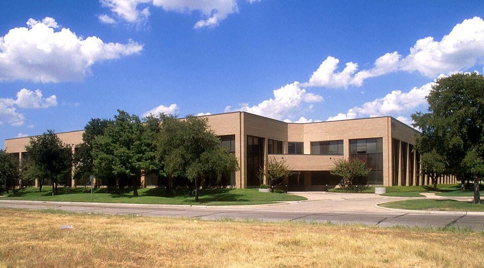 8615 Freeport Pky, Irving, TX à louer - Photo de l’immeuble – Image 1 sur 10