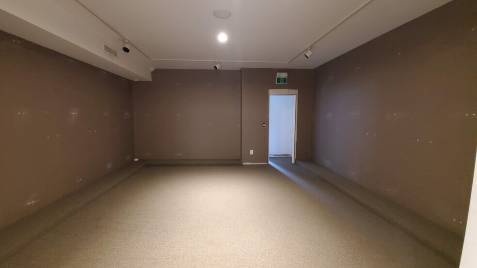 426 Eglinton Ave W, Toronto, ON à louer - Photo intérieure – Image 2 sur 6