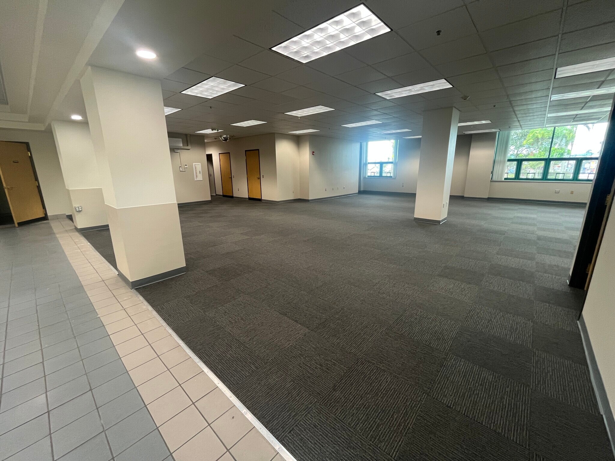 355 Kinoole St, Hilo, HI à louer Photo intérieure– Image 1 sur 8