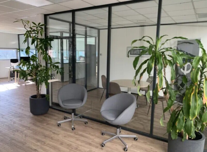Bureau dans Bordeaux à vendre - Photo de l’immeuble – Image 2 sur 7