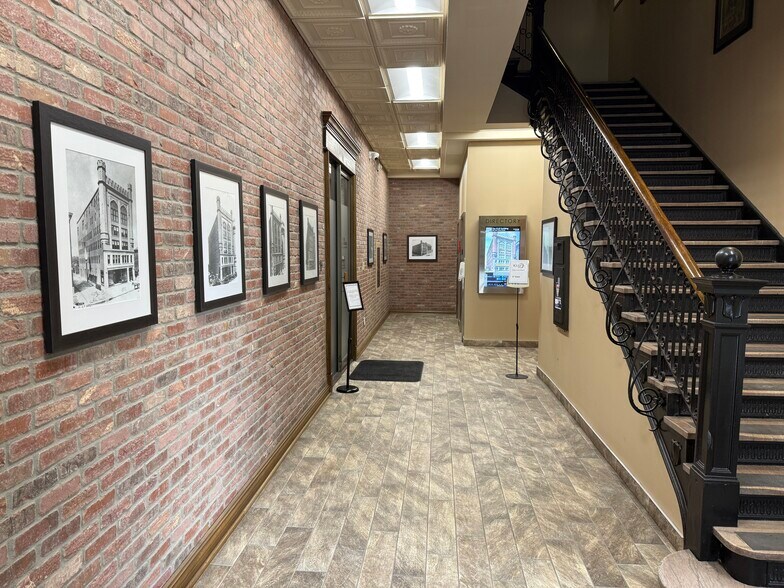 230 E Ohio St, Indianapolis, IN à vendre - Photo de l’immeuble – Image 3 sur 7