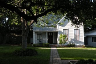 7 N Main St, Salado, TX à louer Photo de l’immeuble– Image 2 sur 6