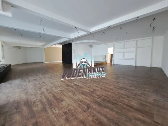 Plus de détails pour Local commercial à louer