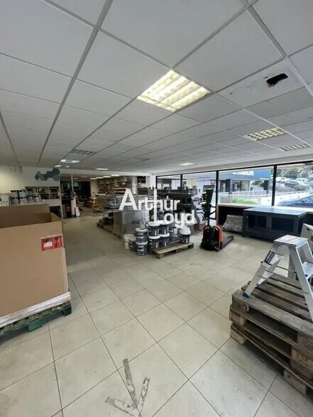 Local commercial dans Vallauris à louer - Photo de l’immeuble – Image 1 sur 5