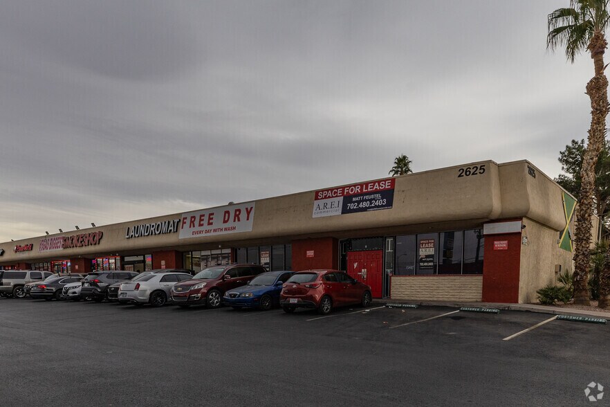 2625 E Tropicana Ave, Las Vegas, NV à louer - Photo principale – Image 1 sur 38
