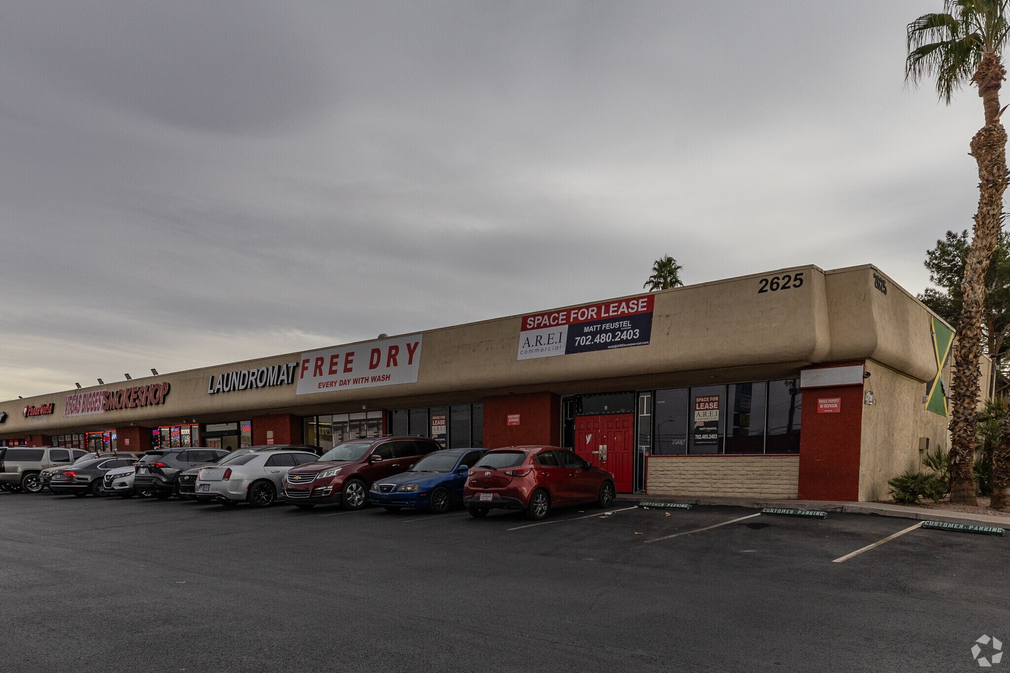 2625 E Tropicana Ave, Las Vegas, NV à louer Photo principale– Image 1 sur 39