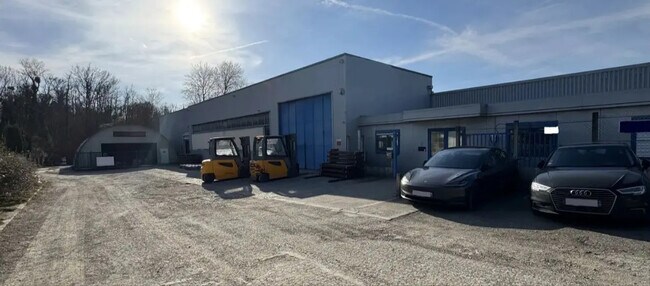 Plus de détails pour Local d’activités à vendre