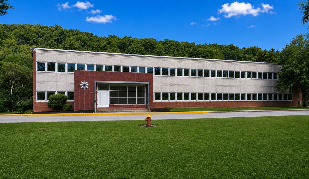 1 Kiski Ave, Leechburg, PA à vendre - Photo de l’immeuble – Image 2 sur 21