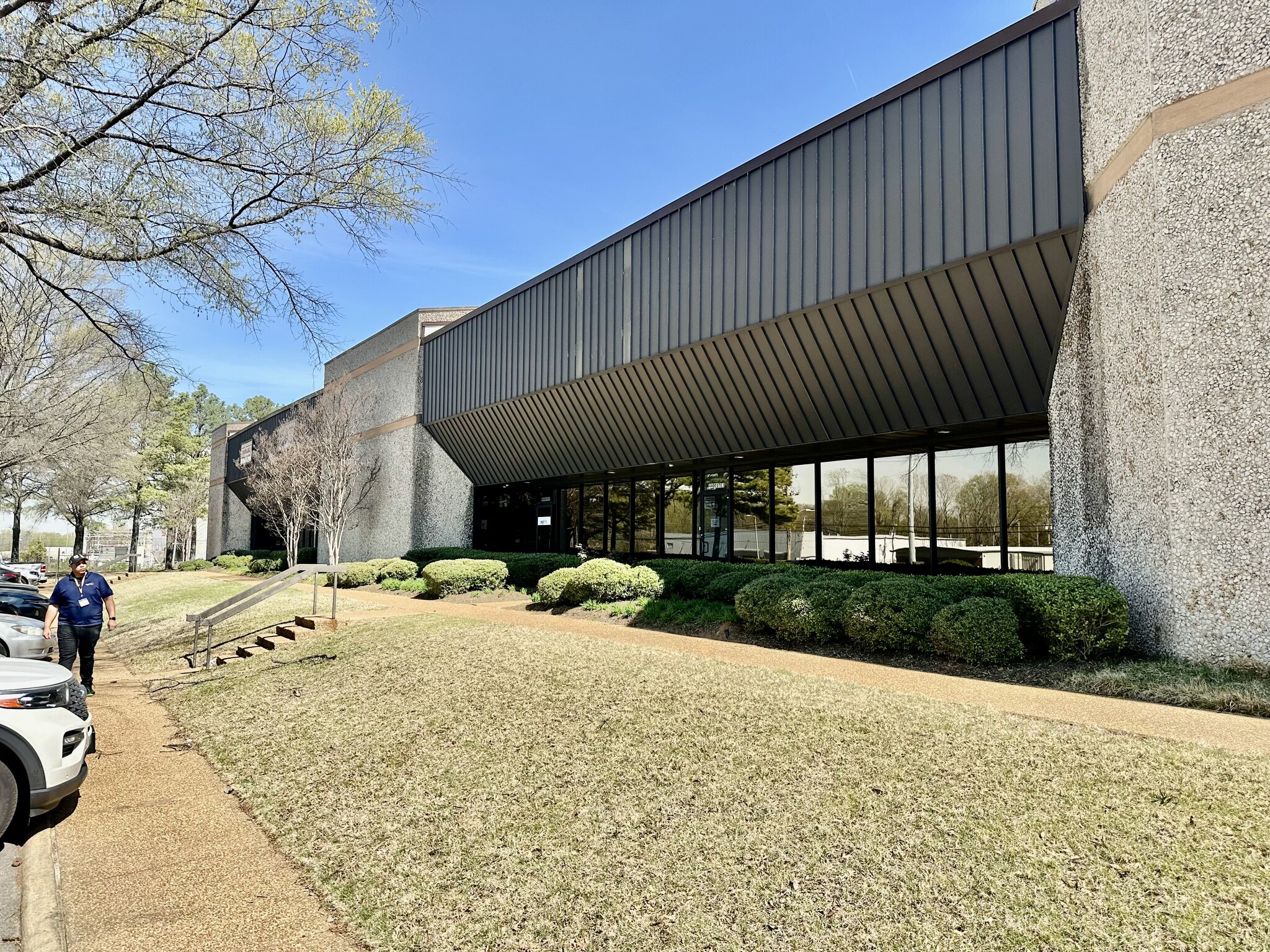 4400 S Mendenhall Rd, Memphis, TN à louer Photo de l’immeuble– Image 1 sur 3