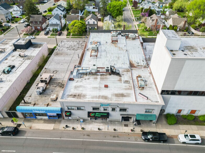 486 Sunrise Hwy, Rockville Centre, NY à vendre - Photo de l’immeuble – Image 3 sur 13