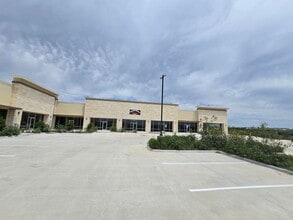 Heatherwide & Wells Branch Pkwy, Pflugerville, TX à louer Photo de l’immeuble– Image 2 sur 5