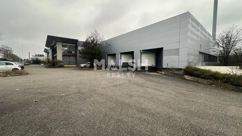 Local d’activités dans Décines-Charpieu à louer - Photo de l’immeuble – Image 3 sur 12