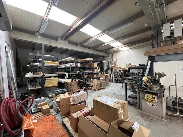 Local d’activités dans Velaux à louer - Photo intérieure – Image 1 sur 9